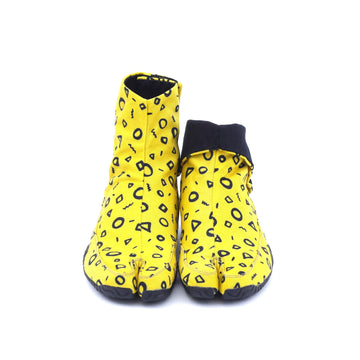 Front view of yellow Tabi Shoes " ◯△▢ (MARU SANKAKU SHIKAKU) "