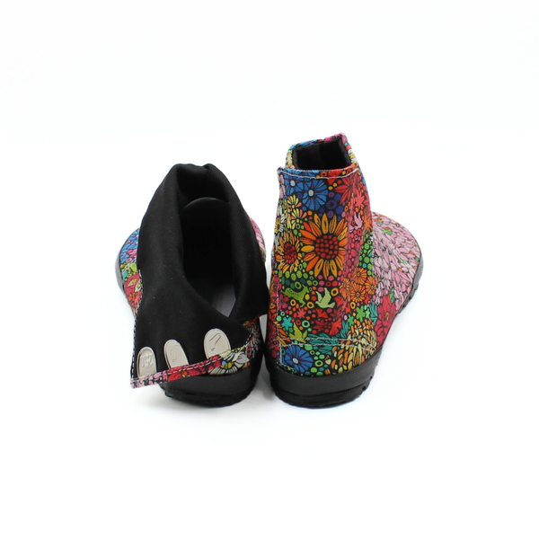 Back view of colors Tabi Shoes 