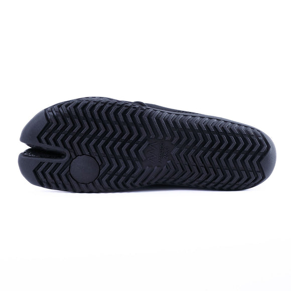 Outsole view of black Tabi Shoes "SPORTS JOG Ⅱ"
