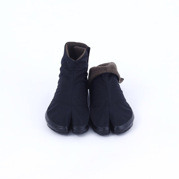 Front view of black Tabi Shoes " U-ten x FLEECE "
