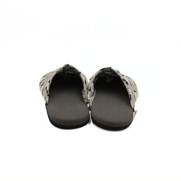 Back view of gray Tabi Slippers " PANDA "