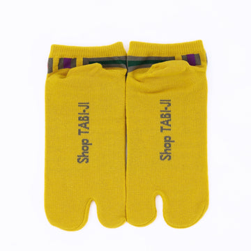 Back view of short yellow Tabi Socks " Sankuzushi "