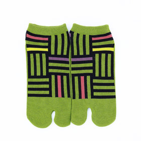 Front view of short green Tabi Socks " Sankuzushi "