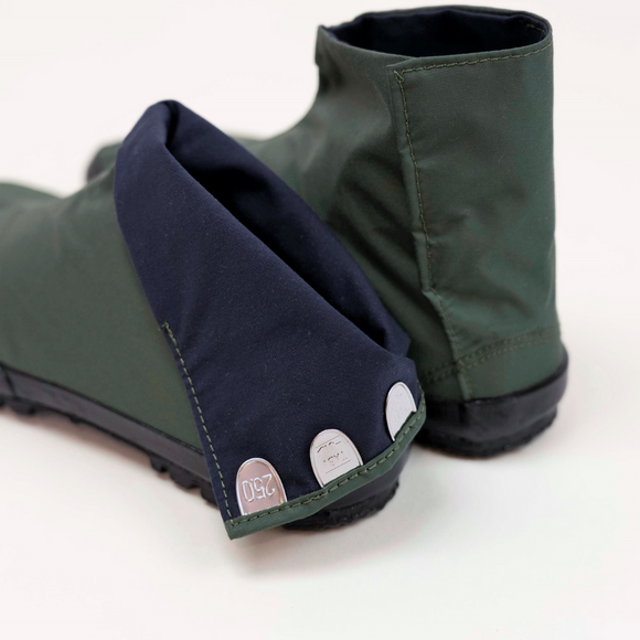 Close-up of the clasp detail (kohaze) on khaki Tabi Shoes "U-ten"