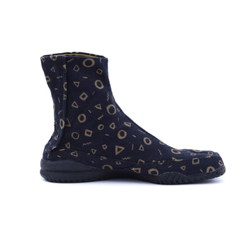 Right side of black Tabi Shoes " ◯△▢ (MARU SANKAKU SHIKAKU) "