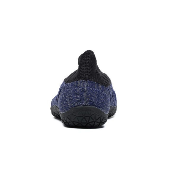 Back view of zebra navy Tabi Shoes " hitoe+ "