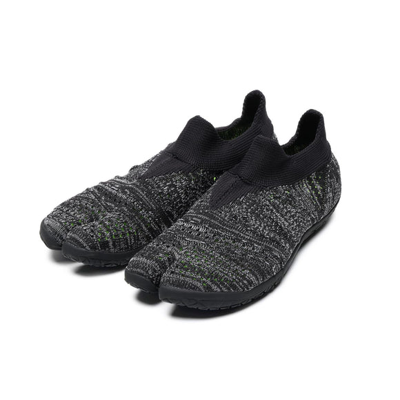 Front view of zebra white Tabi Shoes " hitoe+ "