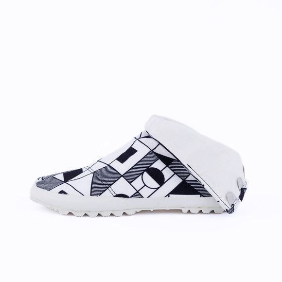 MEMORY Black tabi shoes, left side