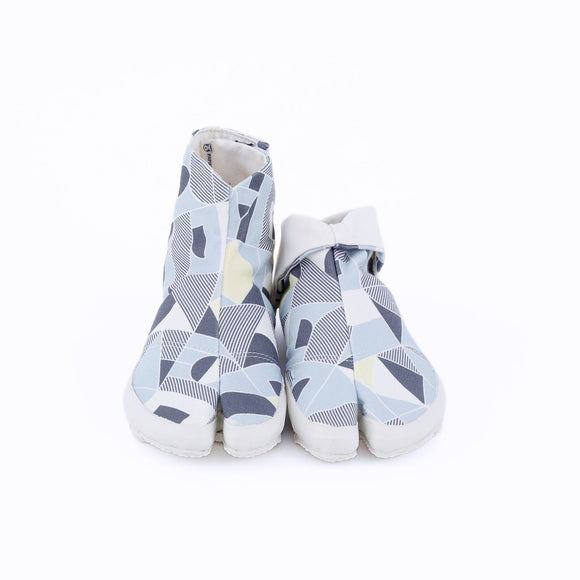 MEMORY Pastel tabi shoes, front view