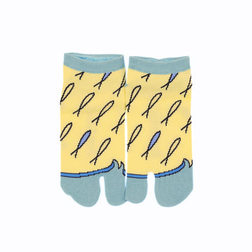 Front view of short yellow Tabi Socks " Shirasu2 "
