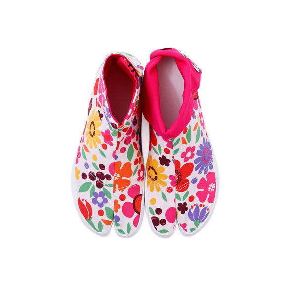 Top view of pink Tabi Shoes " KIDS SUN GARDEN "