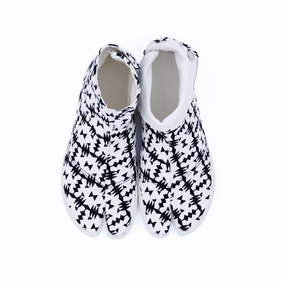 Top view of black Tabi Shoes " TIGRE "