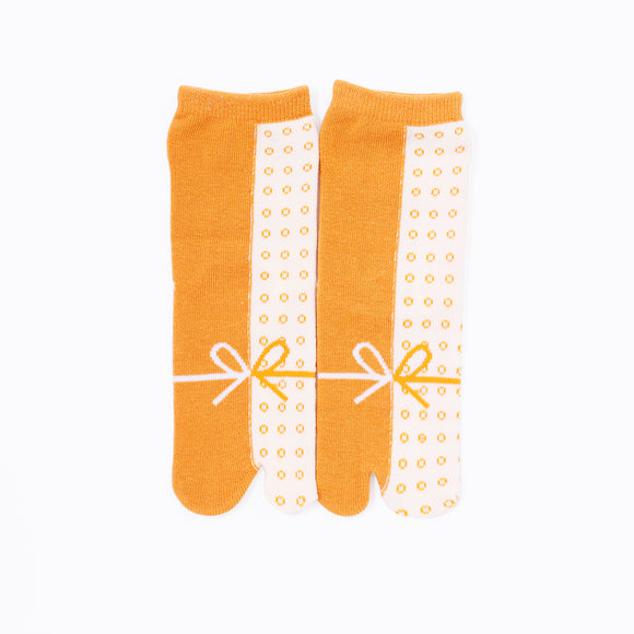 Front view of long yellow Tabi Socks " Goen "– children's size