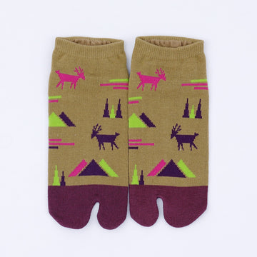 Front view of short khaki Tabi Socks " Mikasayama "