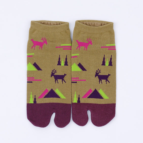 Front view of short khaki Tabi Socks " Mikasayama "
