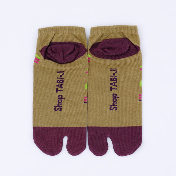Back view of short khaki Tabi Socks " Mikasayama "