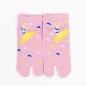 Front view of short pink Tabi Socks " Surfer"