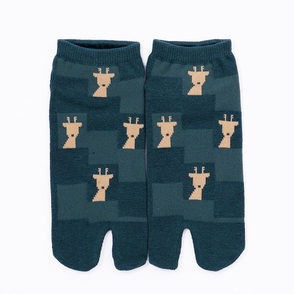 Front view of short green Tabi Socks "Shika Nozoku"
