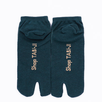 Back view of short green Tabi Socks " Shika Nozoku "