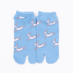 Front view of short blue Tabi Socks " Shika Hashiru "