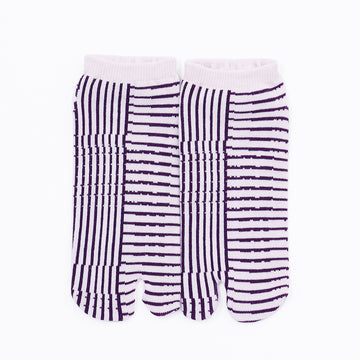 Front view of short purple Tabi Socks "Hyoshigi"