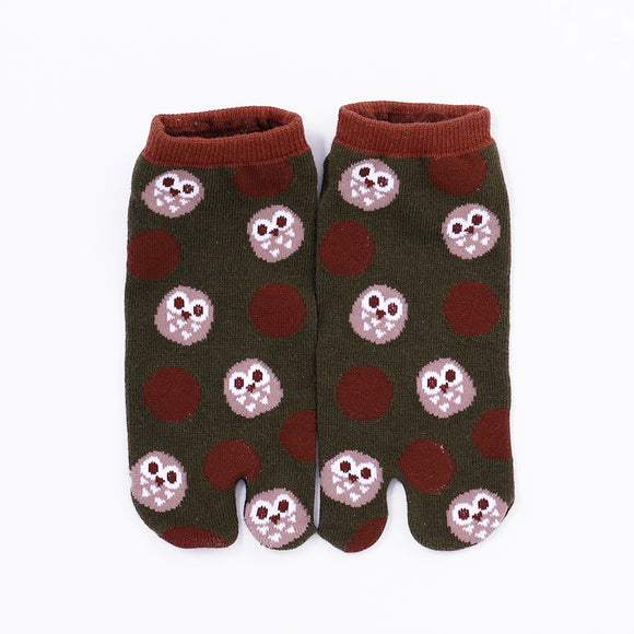 Front view of short dark green Tabi Socks " Fukuro"