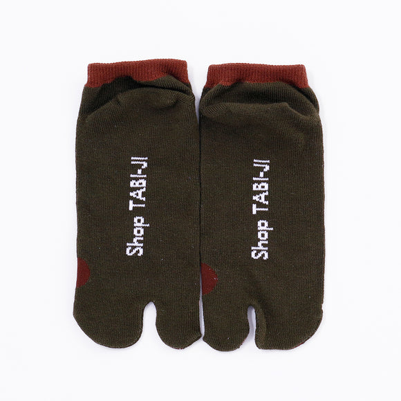 Back view of short dark green Tabi Socks " Fukuro "