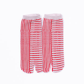 Front view of short red Tabi Socks "Hyoshigi"