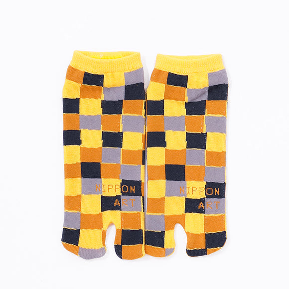 Front view of short yellow Tabi Socks " Chigiri-e "