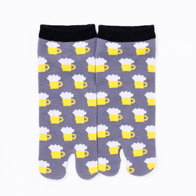 Front view of short gray Tabi Socks " Beer "