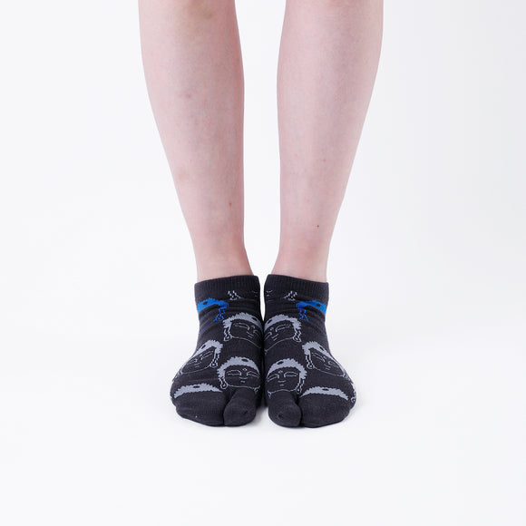 Person wearing short black Tabi Socks " Kamakura Daibutsu ", front view