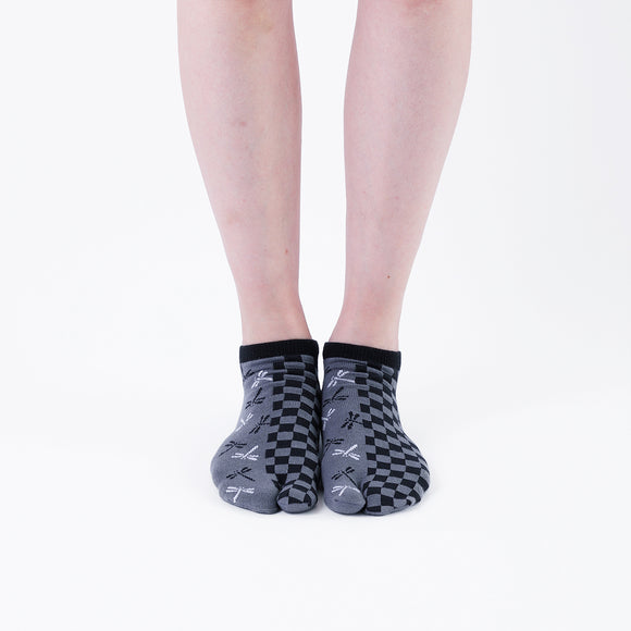 Person wearing short gray Tabi Socks " Tonbo & Ichimatsu ", front view