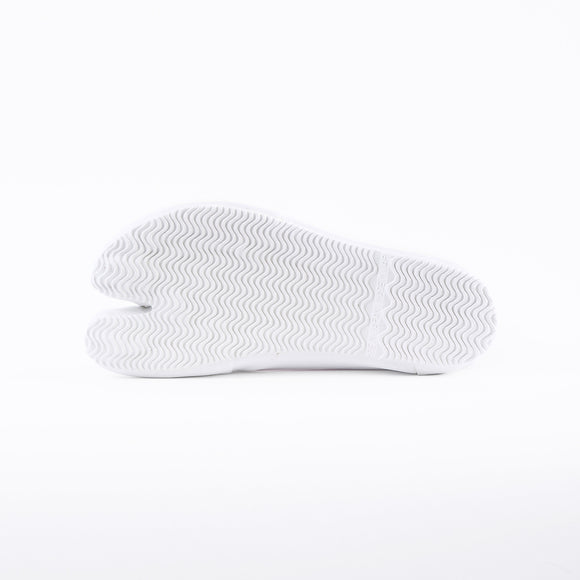 Outsole view of pink Tabi Shoes " KIDS SUN GARDEN "