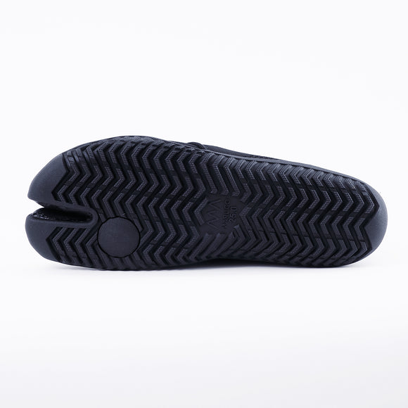 Outsole view of black Tabi Shoes "SPORTS JOG Ⅱ"