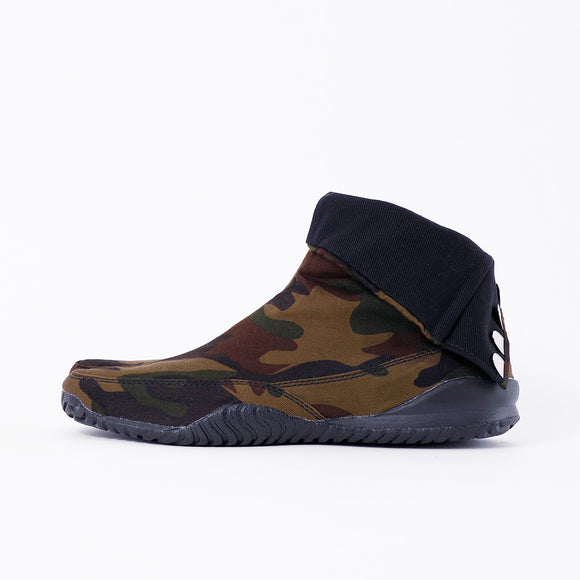 Left side of green Tabi Shoes " MEISAI "