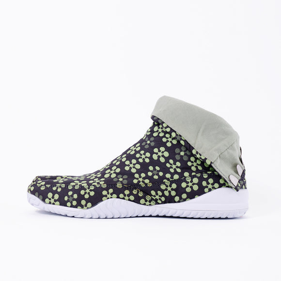 Left side of green Tabi Shoes " UME "