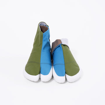 Front view of Grass Tabi Shoes "QUATRO"