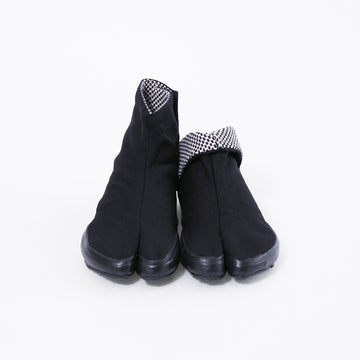 Front view of black Tabi Shoes "SASHIKOⅡ"