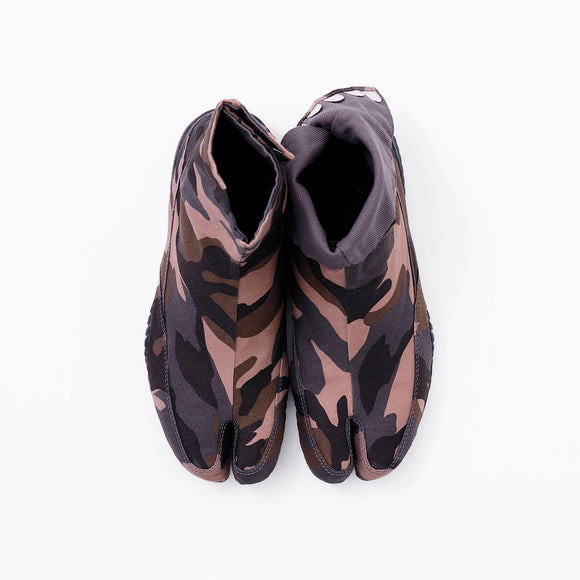 Top view of beige Tabi Shoes " MEISAI "